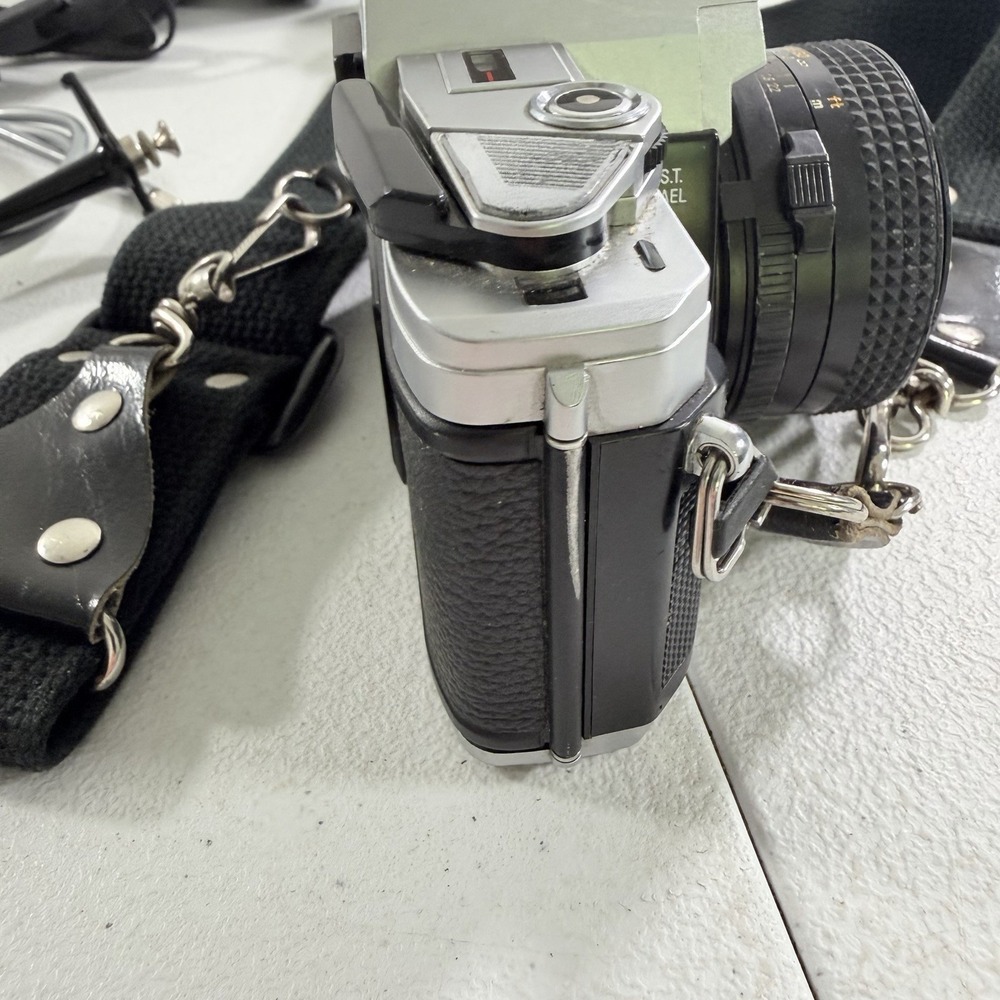 Minolta X-370 35mm SLR Film Camera W/ Lenses Flash Winder ALL UNTESTED AS IS - Picture 14 of 16